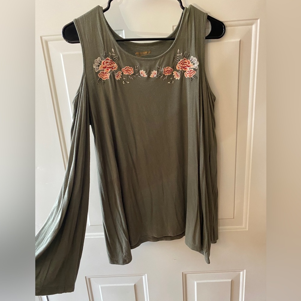 Arizona jean co. cold shoulder top with bell sleeves